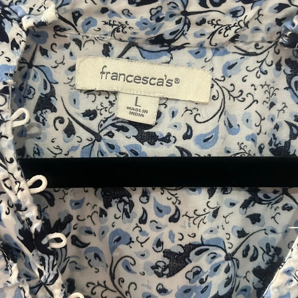Francesca’s Blue Floral Blouse size Large​ - Picture 2 of 3